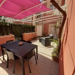 Appartement Maison 100 M2, Terrasse 25 M2, Clim, 3 Chbs Avec Tv, Parking