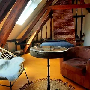 https://loft-de-charme-a-150m-de-la-cathedrale-apartment.fr-paris.fr